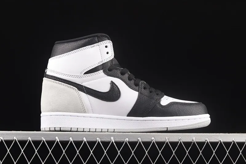 All categories Air Jordan Jordan series basketball shoes Air Jordan 1 High L version Air Jordan 1 High OG "Stage Haze" AJ1 Joe 1 black and gray toe 555088-108